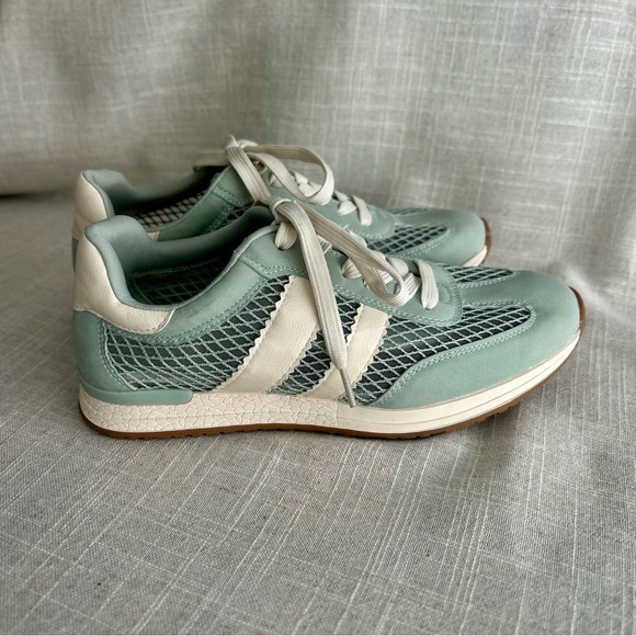 Dolce Vita Shoes - Sz 8.5 Dolce Vita DV Sage Green Mesh Sneakers NWOT Retro Sporty